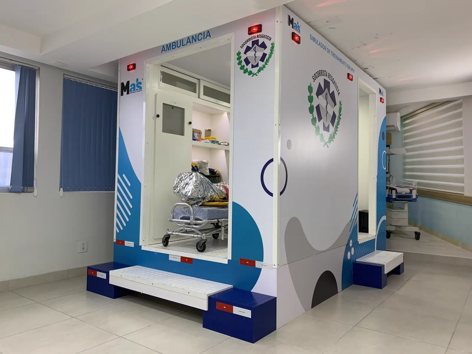 Módulo com acabamento Azul institucional